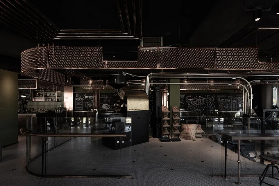 酒吧品牌硬核的金属质感，让这个杭州餐饮空间设计绝了