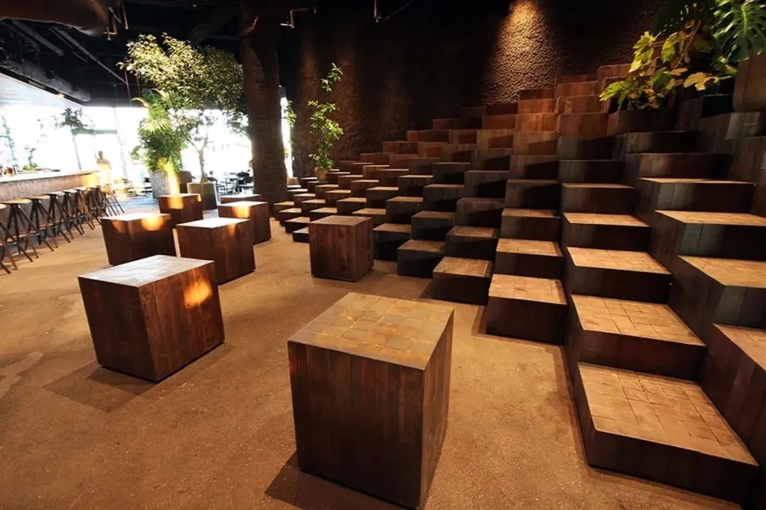 酒吧品牌这个日本餐饮空间设计，带你来到热带丛林