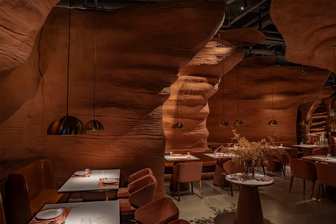 酒吧品牌深圳餐饮空间设计，让你穿梭在原始峡谷之中
