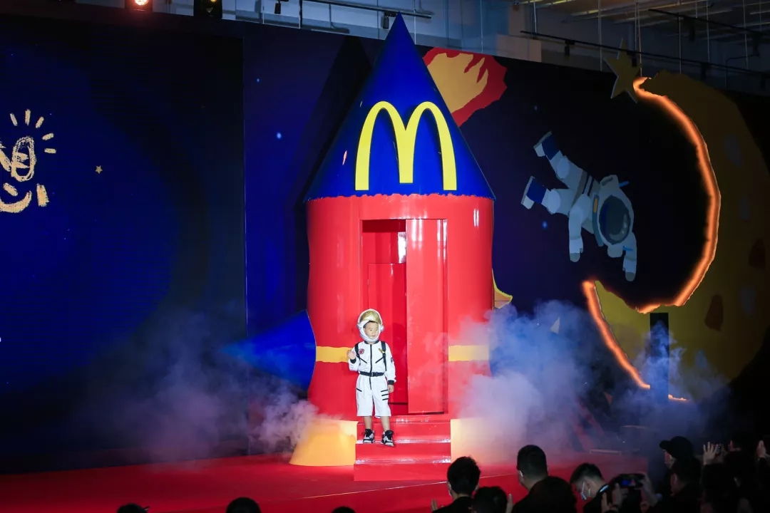 酒吧品牌麦当劳中国为孩子“点亮梦想”，带你上天！