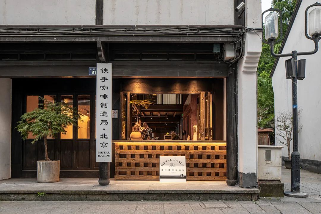 酒吧品牌打破传统，让咖啡店的深圳餐饮空间设计中西合璧
