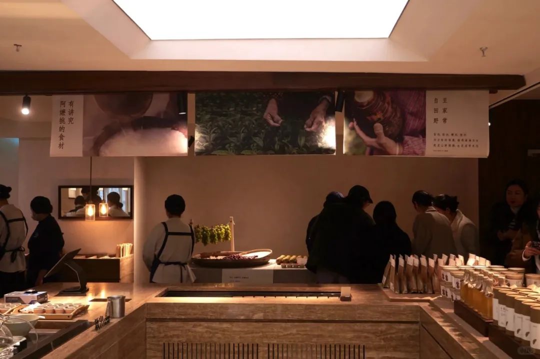 酒吧品牌阿嬷手作全国首家体验集合店，用“家味·市集”打造餐饮空间